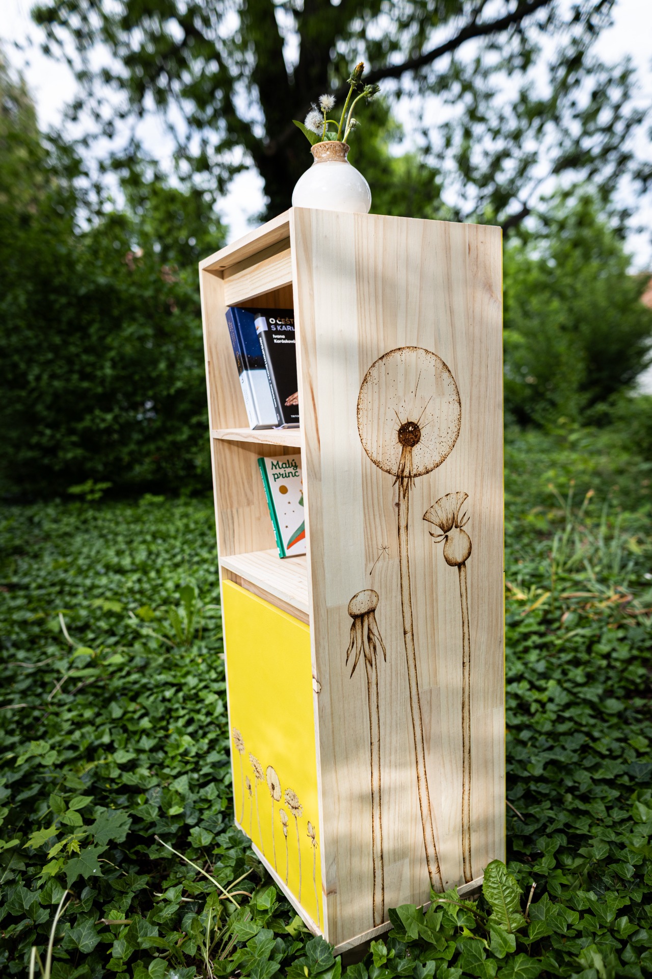 pampelišková skříňka